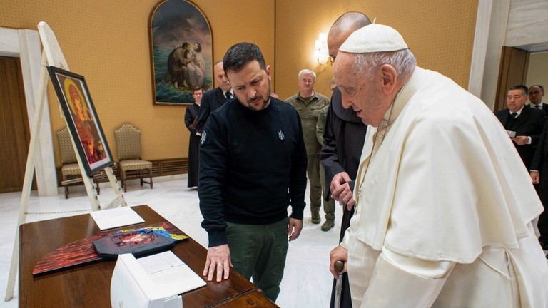 Tổng thống Ukraine gây bất ngờ khi xuất hiện tại Vatican