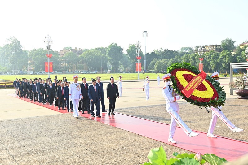 Lãnh đạo Đảng, Nhà nước và TP Hà Nội vào Lăng viếng Chủ tịch Hồ Chí Minh