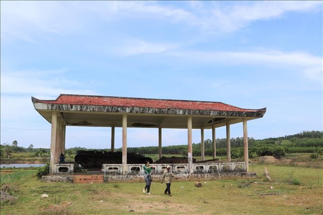 Nhiều hạng mục của di tích lịch sử văn hóa cấp Quốc gia chiến hào thép Lộc Tự nằm trong Quần thể di tích Chiến thắng Vạn Tường nằm ở xã Bình Hòa, huyện Bình Sơn bị xuống cấp. 
