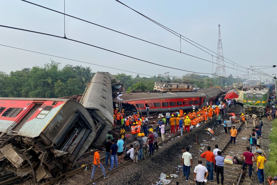 Hơn 1.000 người thương vong trong tai nạn đường sắt kinh hoàng ở Ấn Độ