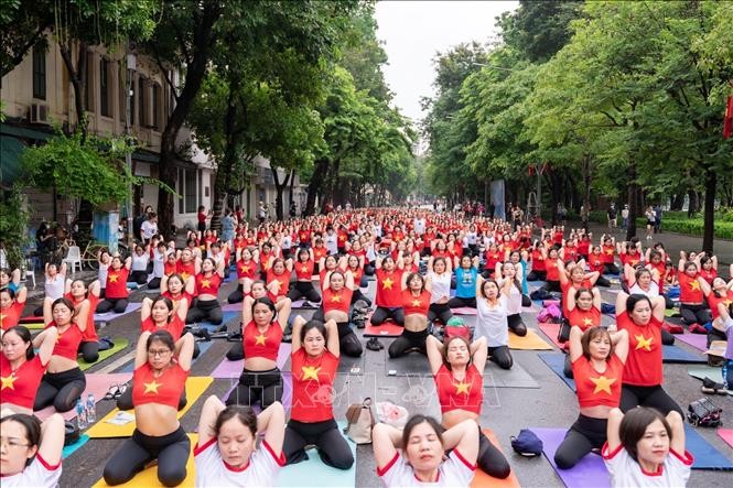 Sự kiện thu hút trên 1.000 yogis (người tập yoga) tham gia.