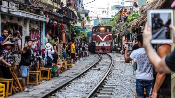 Hà Nội: Xử lý việc tái diễn kinh doanh phố cà phê đường tàu