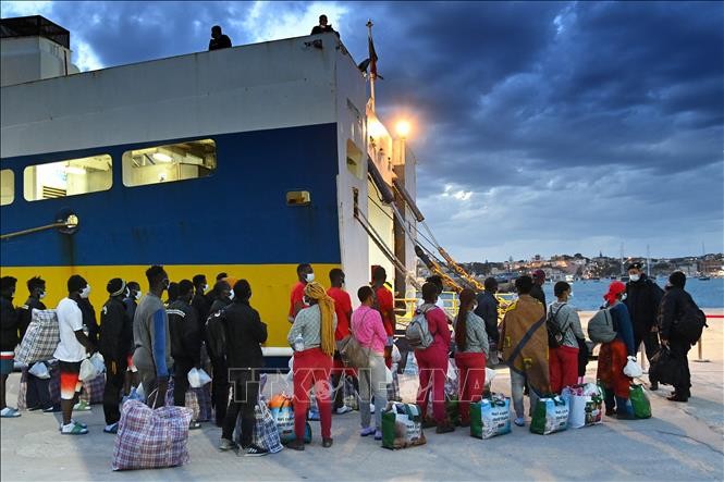 Báo động tình trạng quá tải người nhập cư ở nhiều địa phương của Italy