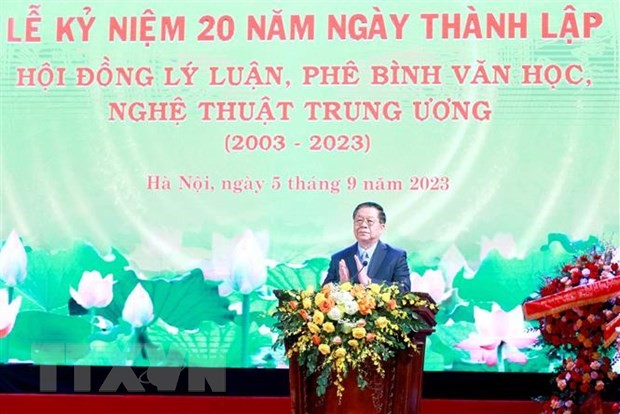 Ông Nguyễn Trọng Nghĩa, Bí thư Trung ương Đảng, Trưởng Ban Tuyên giáo Trung ương, phát biểu chúc mừng. Ảnh: Phương Hoa