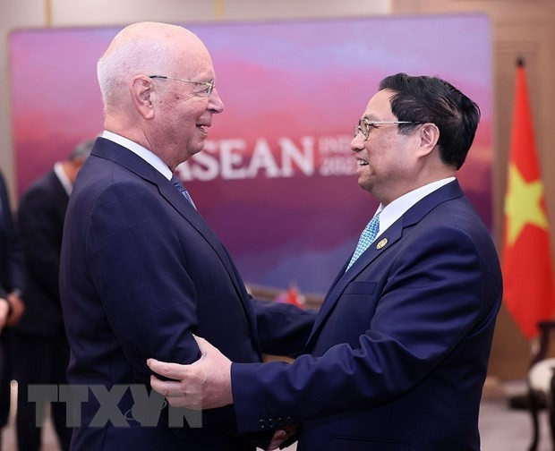 Thủ tướng Phạm Minh Chính gặp Chủ tịch Diễn đàn Kinh tế Thế giới