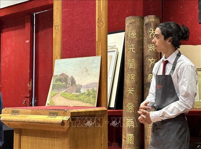 Một số tác phẩm của vua Hàm Nghi được đưa ra bán đấu giá ngày 22/9/2023. Ảnh: Nguyễn Thu Hà