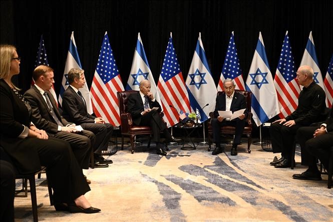 Tổng thống Mỹ Joe Biden (trái) và Thủ tướng Israel Benjamin Netanyahu (phải) trong cuộc gặp tại Tel Aviv, ngày 18/10/2023. Ảnh: AFP