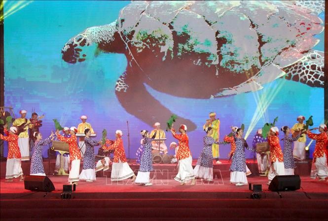 Đoàn nghệ thuật Việt Nam biểu diễn tại đêm Bế mạc Lễ hội Nghệ thuật biểu diễn quốc tế lần thứ nhất năm 2023. Ảnh: Nguyễn Thanh