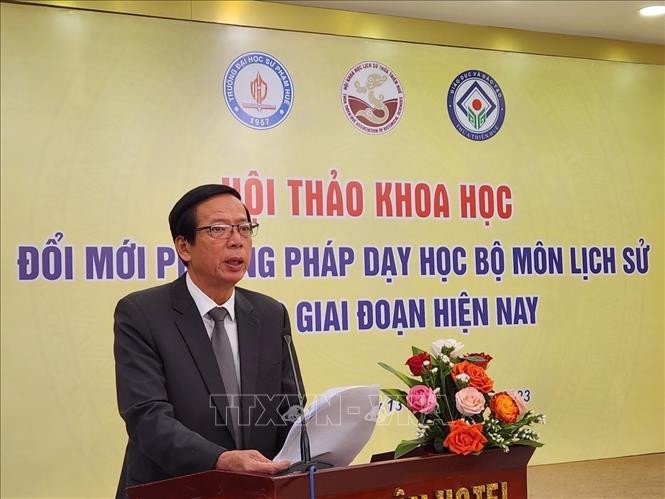 Tiến sĩ Phan Tiến Dũng, Chủ tịch Hội Khoa học Lịch sử tỉnh Thừa Thiên - Huế, phát biểu tại Hội thảo.