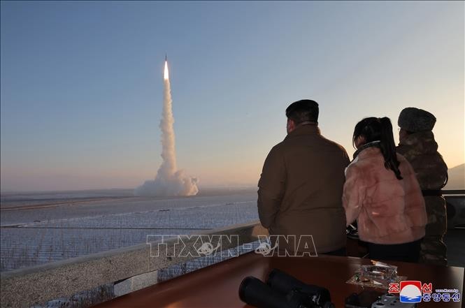 Lãnh đạo Triều Tiên biểu dương các quân nhân tham gia vụ phóng tên lửa đạn đạo