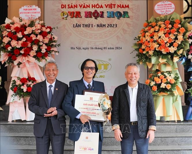 Trao giải và khai mạc triển lãm Cuộc thi vẽ tranh 'Di sản văn hóa Việt Nam qua hội họa'