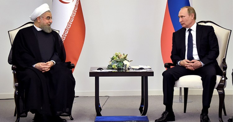 Tổng thống Nga Vladimir Putin (phải) và Tổng thống Iran Ebrahim Raisi trong cuộc gặp ở Tehran vào ngày 19/7/2022. Ảnh: SPUTNIK/AFP 
