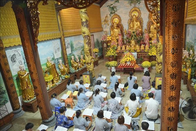 Lễ cầu nguyện Quốc Thái Dân An của Việt Kiều tại Lào. Ảnh: Đỗ Bá Thành/ PV TTXVN tại Lào