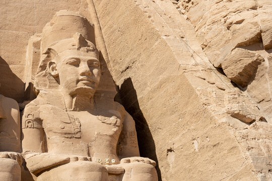 Ai Cập khai quật tượng Pharaoh Ramses II