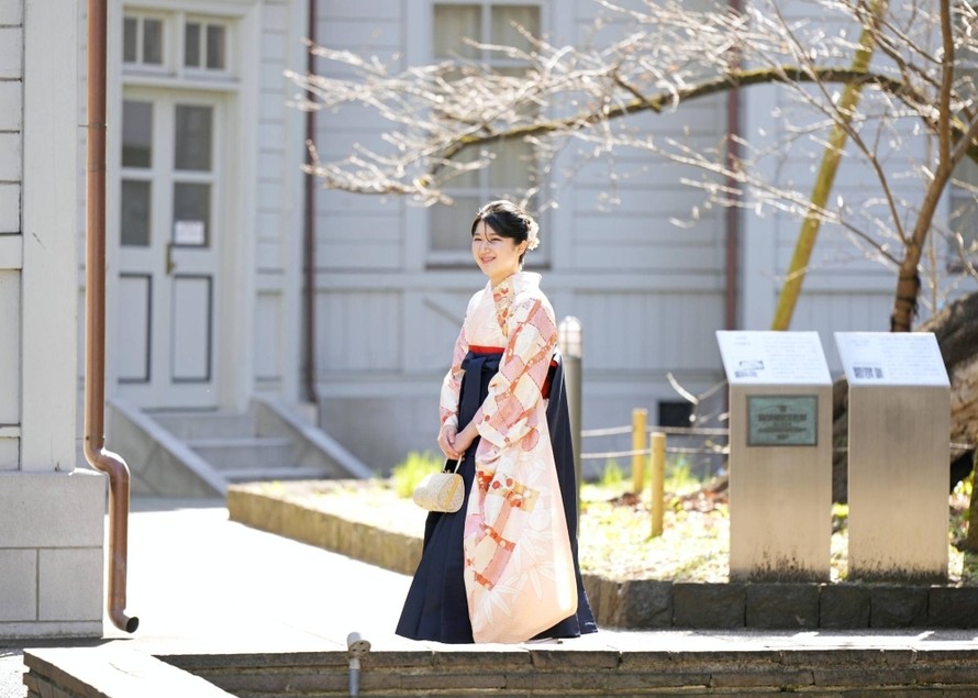 Công chúa Nhật Bản rạng rỡ trong ngày tốt nghiệp đại học