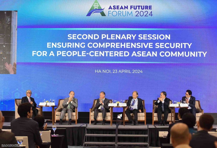 Phiên toàn thể thứ hai Diễn đàn Tương lai ASEAN 2024 với chủ đề "Bảo đảm an ninh toàn diện vì Cộng đồng lấy người dân làm trung tâm". Ảnh: Nguyễn Hồng/baoquocte.vn