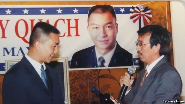 Ông David Dương (phải) trong buổi gây quỹ cho ông Andy Quách ứng cử thị trưởng thành phố Westminster, quận Cam,bang California. Ảnh:VOA.