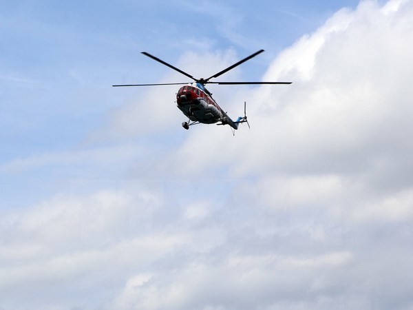 Trực thăng đưa ngư dân từ đảo Bạch Long Vĩ về Hà Nội cấp cứu