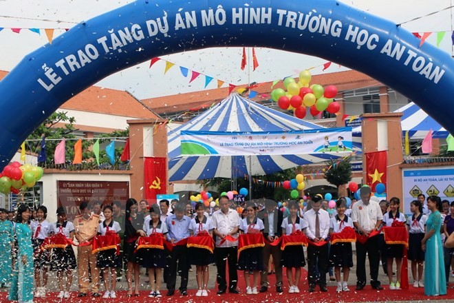 Bàn giao mô hình trường học an toàn thứ hai tại Việt Nam