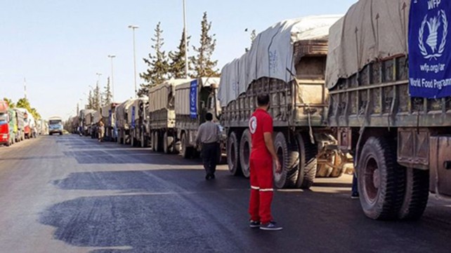 31 xe chở hàng cứu trợ nhân đạo trước khi bị không kích. Ảnh: Syria Red Crescent 