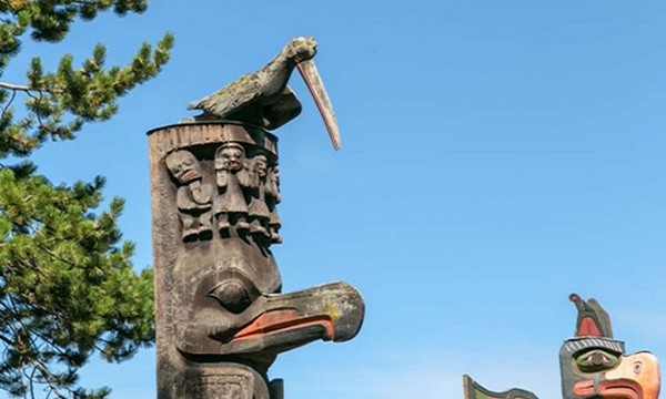 Biểu tượng chim sấm sét của người bản xứ Mỹ gần Vancouver, Canada. Ảnh: Tom Clausen.