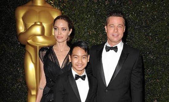 Vợ chồng Angelina - Brad và con trai cả Maddox.