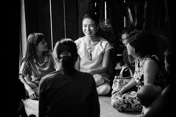 Ngọc Vân đã trở lại thăm ngôi nhà mà cô đã xin trú qua đêm trong thời gian thực hiện dự án Nhân ái nằm trong khuôn khổ cuộc thi Hoa hậu Việt Nam 2016.