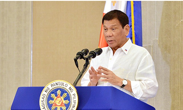Tổng thống Philippines Duterte phát biểu tại Hà Nội tối qua. Ảnh: Giang Huy