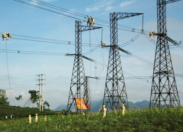 Công trình truyền tải điện 500 kV Bắc Nam. Ảnh: EVNNPT