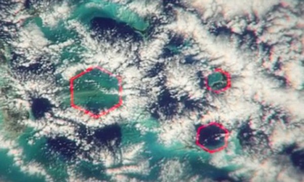 Đám mây hình lục giác có thể lý giải sự biến mất bí ẩn của tàu thuyền và máy bay ở Tam giác quỷ Bermuda. Ảnh: Science Channel.