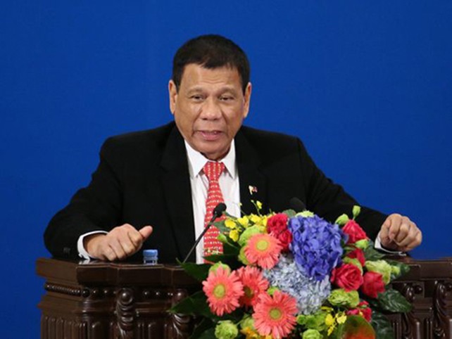 Trong bài phát biểu tại thành phố quê nhà Davao, ông Duterte đính chính rằng ông sẽ không cắt đứt quan hệ với nước đồng minh hiệp ước của Philippines, nơi có một lượng lớn người Philippines đang sinh sống. "Khi nói cắt đứt quan hệ nghĩa là cắt quan hệ ng