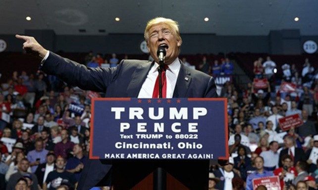 Ông Donald Trump tại buổi vận động tranh cử ở Ohio hôm 13/10. Ảnh: AP