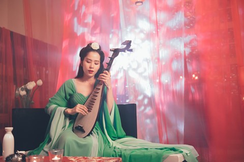 Nam Em hóa Võ Tắc Thiên, viết nhạc tình yêu dành cho Trường Giang