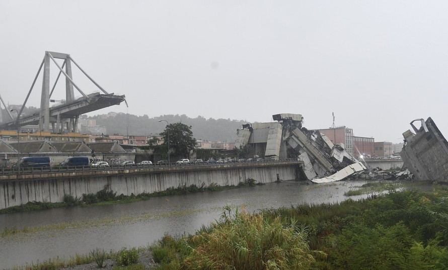 Italy: Sập cầu cao tốc, hơn 40 người thương vong