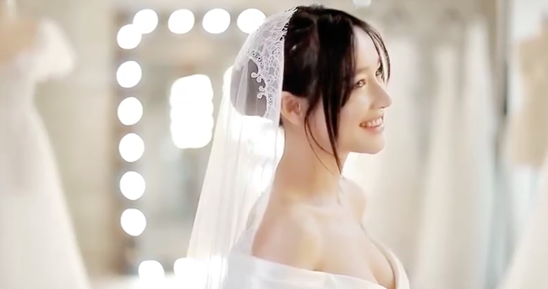 Nhã Phương khiến người hâm mộ 'đứng ngồi không yên' vì quá xinh đẹp trong buổi thử váy cưới