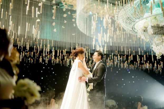 Nhìn lại những khoảnh khắc tình tứ của vợ chồng Lan Khuê trong lễ cưới
