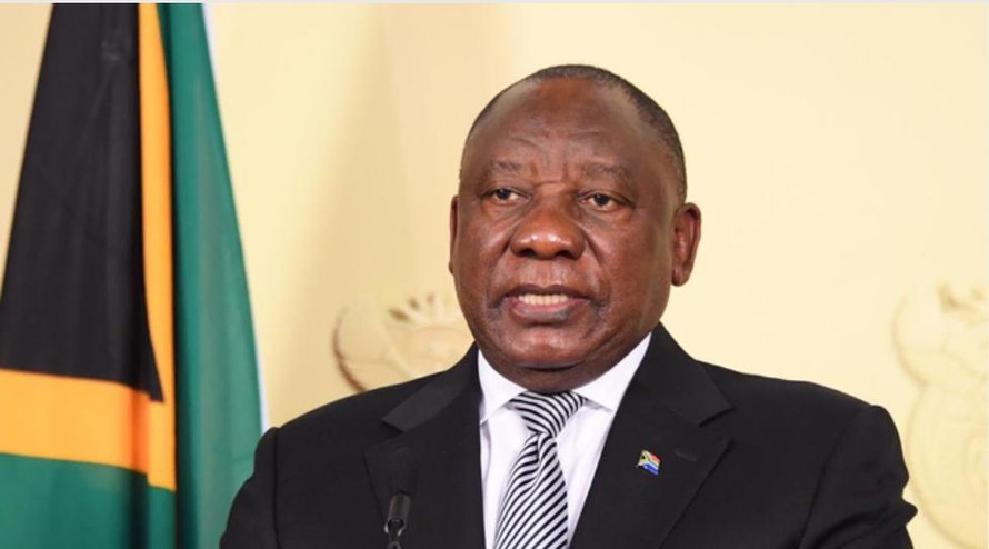 Tổng thống Cyril Ramaphosa tuyên bố gia hạn các quy định cấm vận chặt chẽ hơn trong hai tuần nữa khi làn sóng thứ ba của đại dịch COVID-19 tiếp tục tàn phá Nam Phi. (Ảnh: Elmond Jiyane)