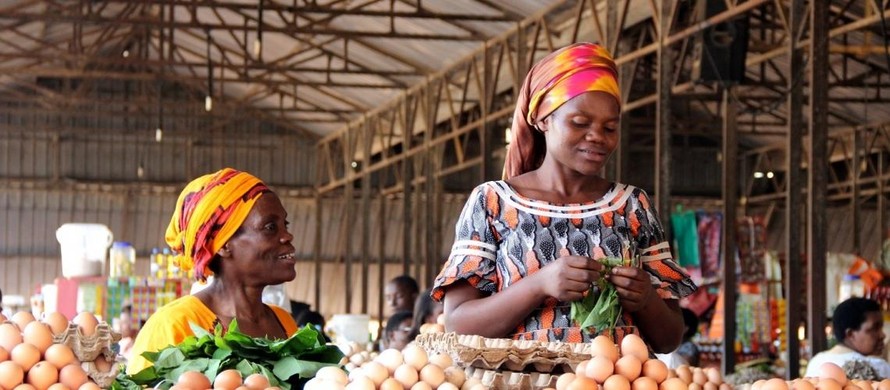 Những người phụ nữ bán trứng tại chợ Kimironko (Ki-ga-li, Rwanda). (Ảnh: Sarine Arslanian)