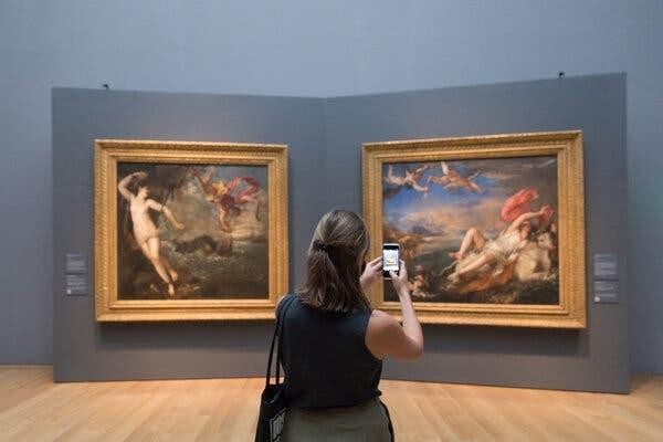 Các chủ đề trong tranh của Titian đặt ra những câu hỏi rắc rối về việc thẩm mỹ và đạo đức có thể xung đột như thế nào. (Ảnh: Matt Costby)