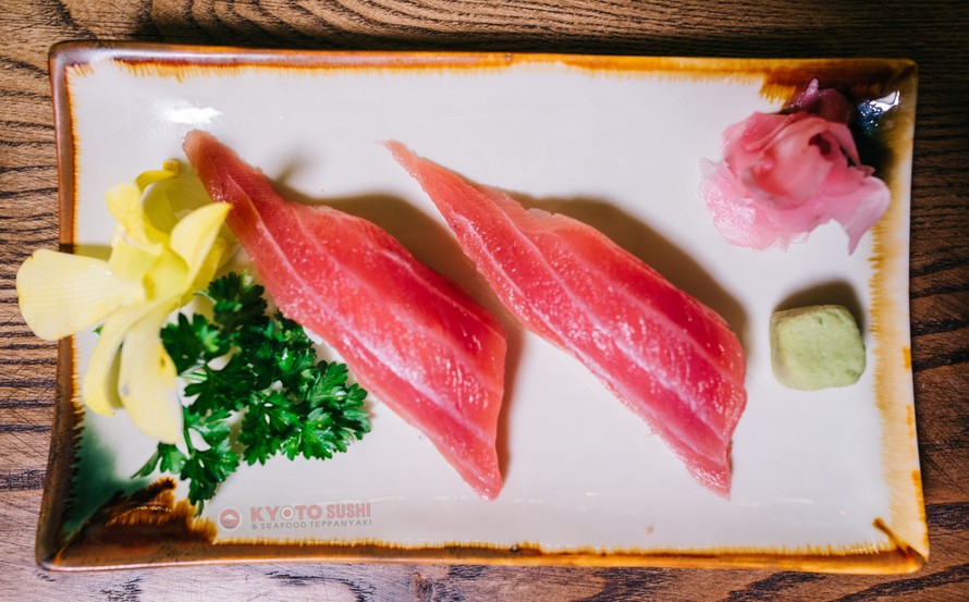 Sự thật về những miếng sushi cá ngừ tươi ngon 