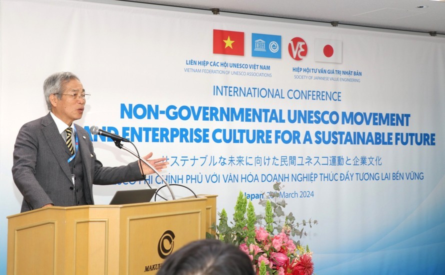 Giáo sư Yuji Suzuki phát biểu tại Hội nghị quốc tế "UNESCO Phi Chính phủ và Văn hóa Doanh nghiệp thúc đẩy tương lai bền vững".
