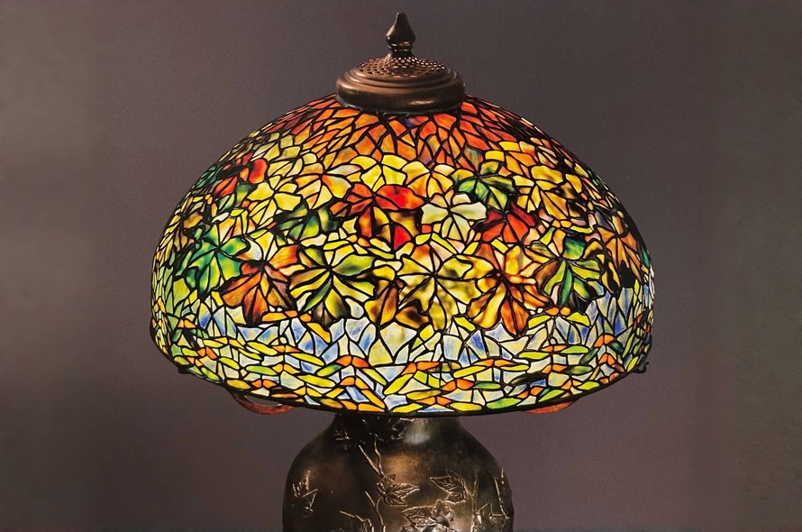 Đèn Maple Leaf của Tiffany Studios. Ảnh: The Lamps of Louis Comfort Tiffany