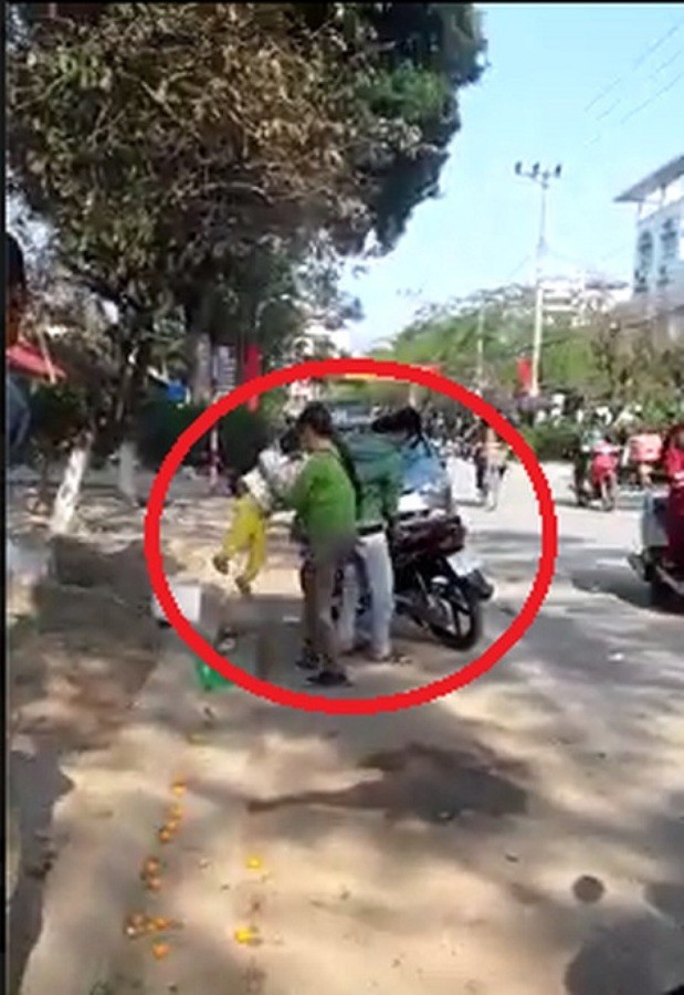 Thái Nguyên: Bé trai bị bà ném vào sọt rác ngày Tết vì làm mất ví