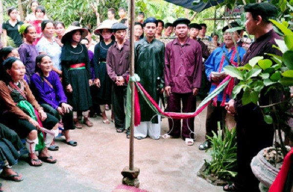 Xem lễ chặn đường nhà gái ở đám cưới người Cao Lan - Bắc Giang