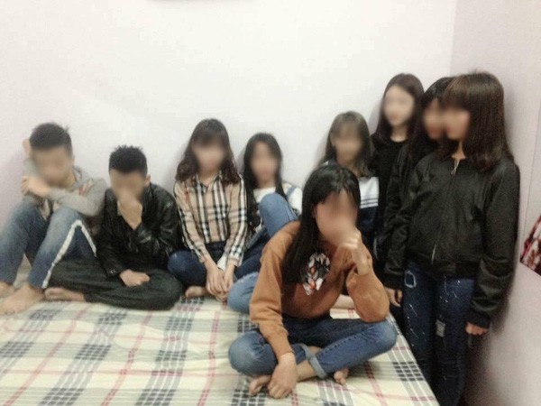 Hà Nội: Nhóm 9 học sinh nam nữ rủ nhau thuê nhà nghỉ ngủ tập thể