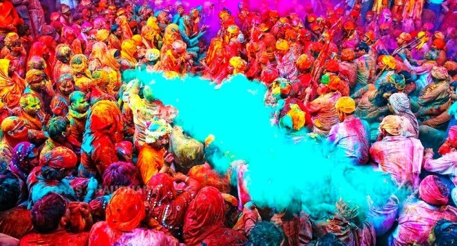 Ngập mình trong lễ hội màu sắc Holi và bí mật cấm của góa phụ Ấn