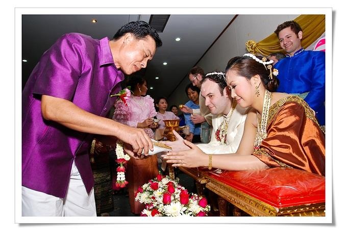 Những tục lệ tổ chức lễ cưới khiến bạn 'ngã ngửa' ở Thái Lan