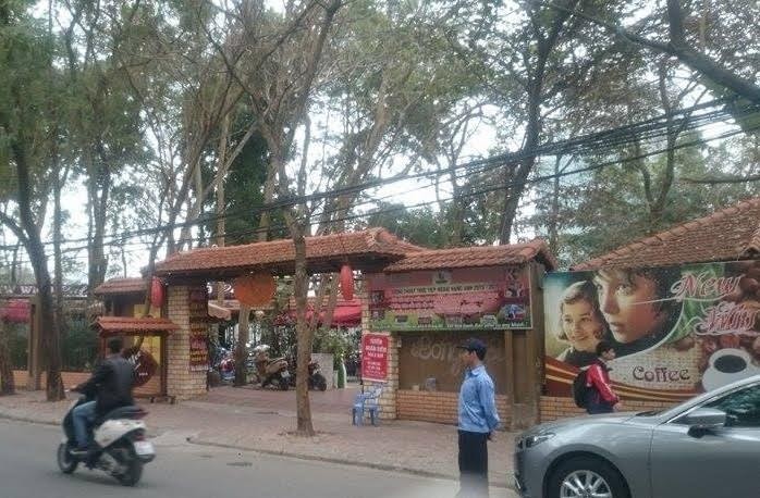Hà Nội: Nhà văn hóa phường bị 'xẻ thịt' thành quán cà phê