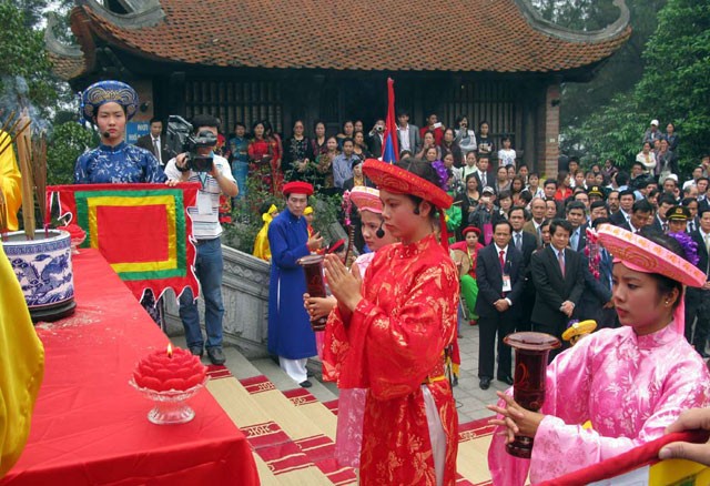 Giỗ tổ Hùng Vương: Dâng 100 lễ vật lên Quốc Mẫu Âu Cơ