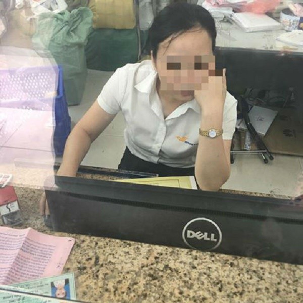 Nhân viên bưu điện bị 'tố' hách dịch khiến dân mạng bức xúc